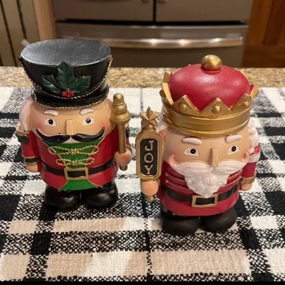 Festive Nutcracker Figurine Set - Red and Green - Picture 2 of 3